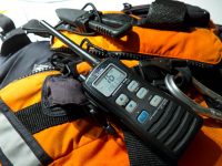 Radio vhf portatil seguridad en el kayak