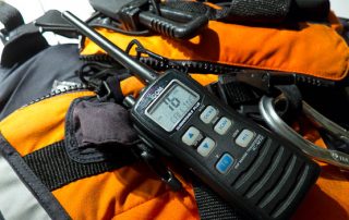 Radio vhf portatil seguridad en el kayak